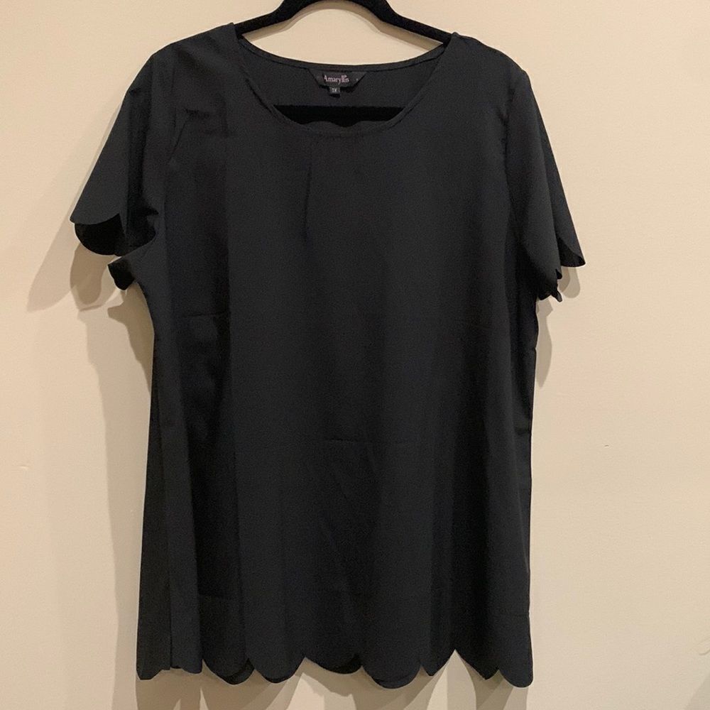 NWOT Scalloped Top  